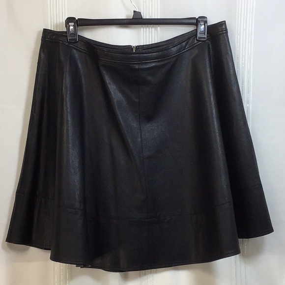🎵 FASHION TO FIGURE Black Faux Leather Lined 2X Skater Skirt Back Gold Zip - Picture 6 of 6